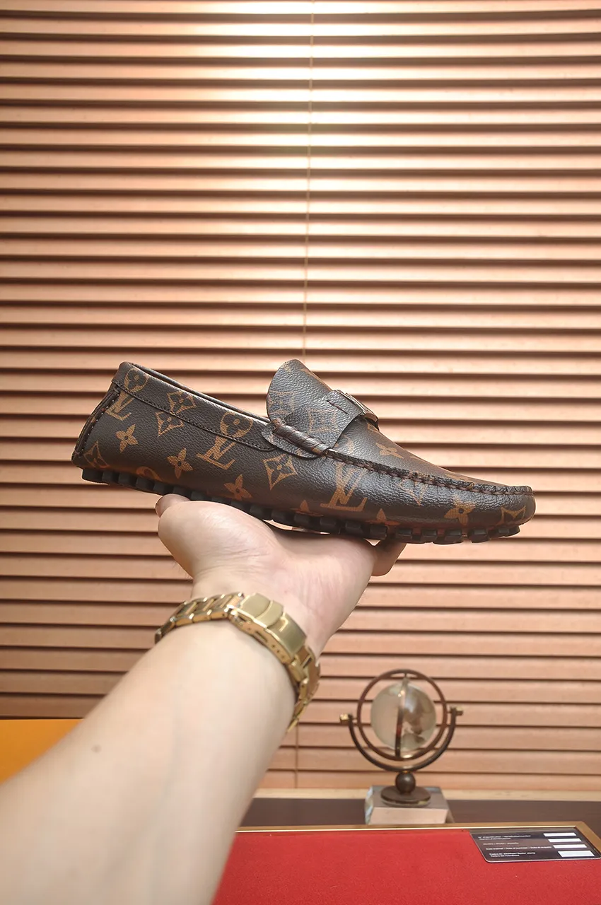 Men's men's shoes 💰420💶 [LV Doudou shoes] (water-dyed cowhide lining) new model is on the market, available on the official website. The new Doudou shoes are processed into single-color materials, and the uppers are made of imported horsehide leather. The body of the shoe is fully hemmed with mark thread, and is lined with imported original cowhide leather. The elegant shoe shape is super suitable for all-matching, and the size is 38-44.